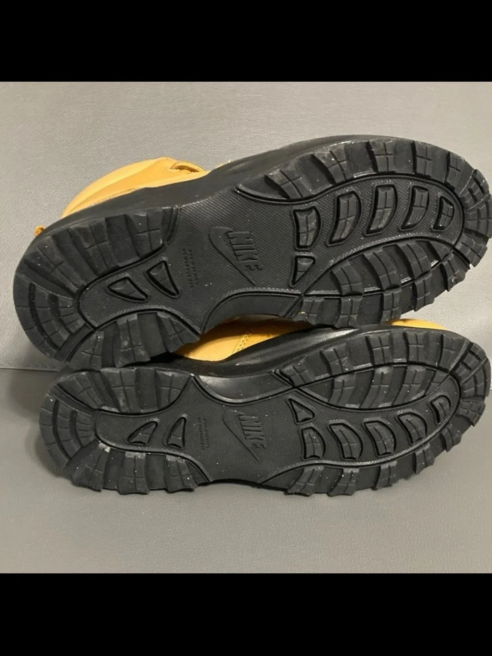 Nike Manoa women’s 6.5/youth 5 brand new!